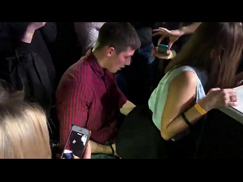 ❤️ Ho kopanela liphate ka 'nete ka har'a nightclub ea Russia. Ngoanana oa Russia ea lilemo li 18 ka har'a anus le botšehaling o ile a robala ka har'a nightclub ho rona st.porn-mz.ru ❤